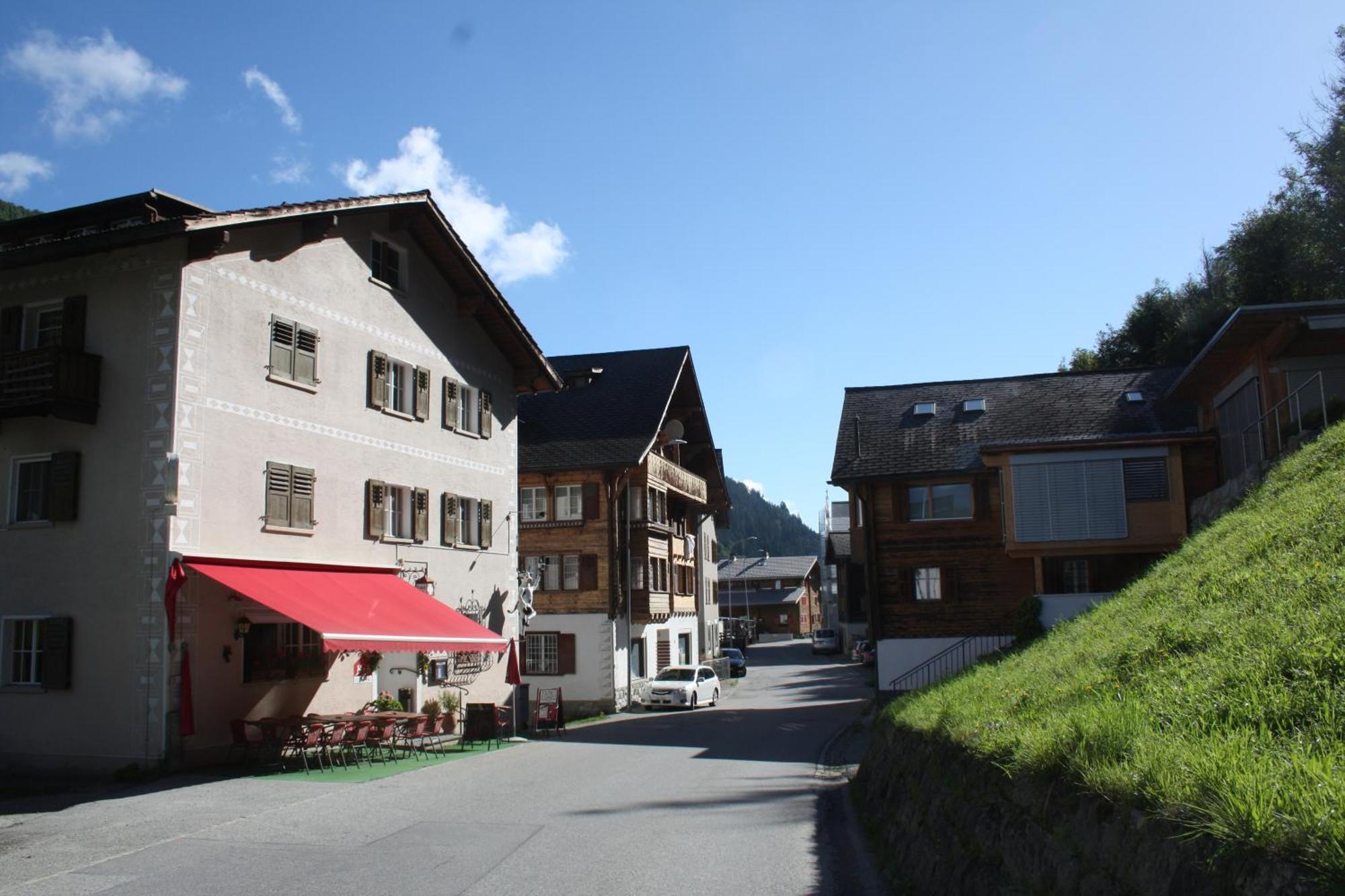 Ustria Crusch Alva Bed and Breakfast Tavanasa Exteriör bild